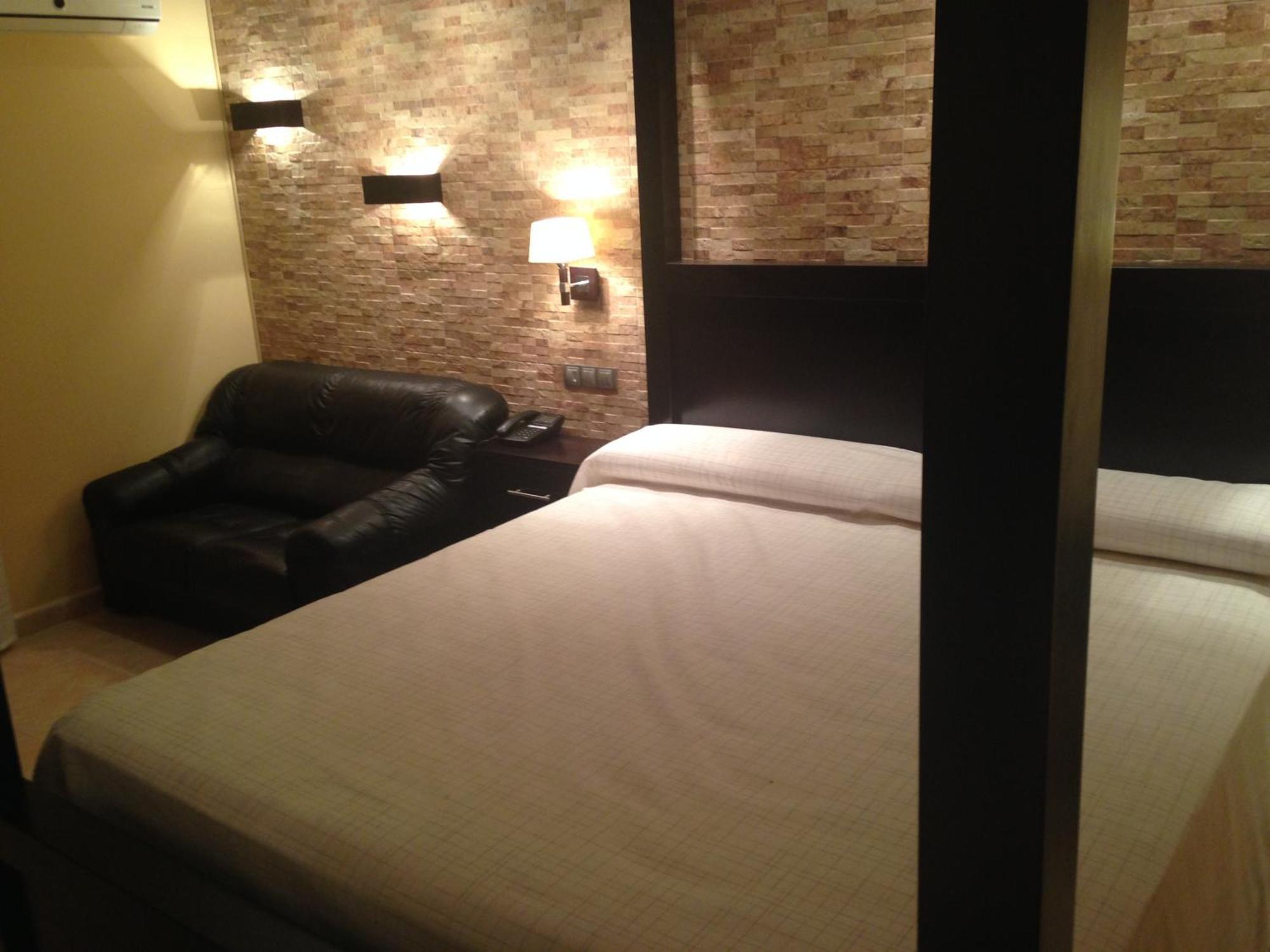 Hotel Don Juan Puente De Genave Room photo