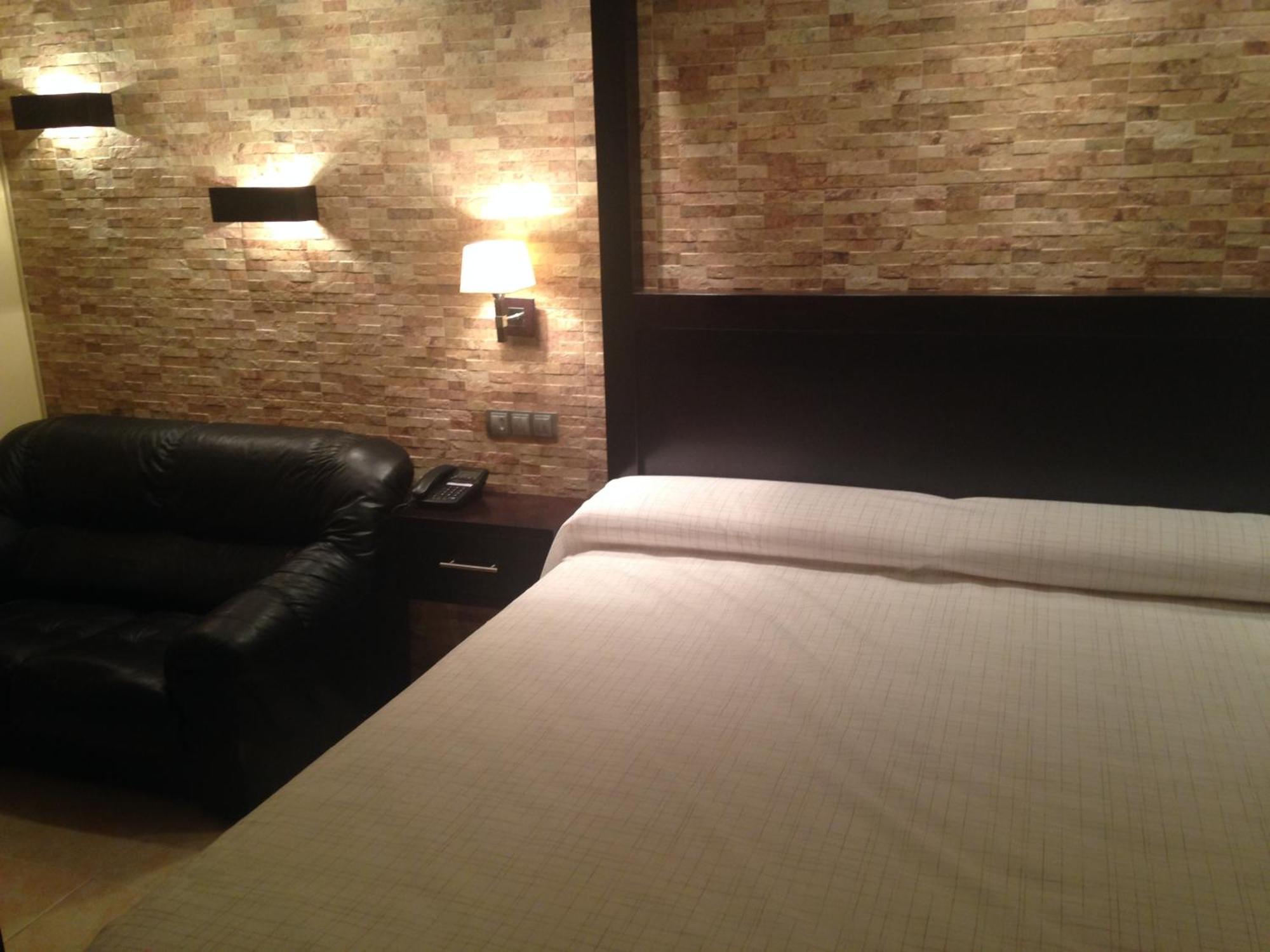 Hotel Don Juan Puente De Genave Room photo